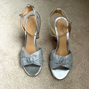 Jewel Badgley Mischka silver sequin heels size 9